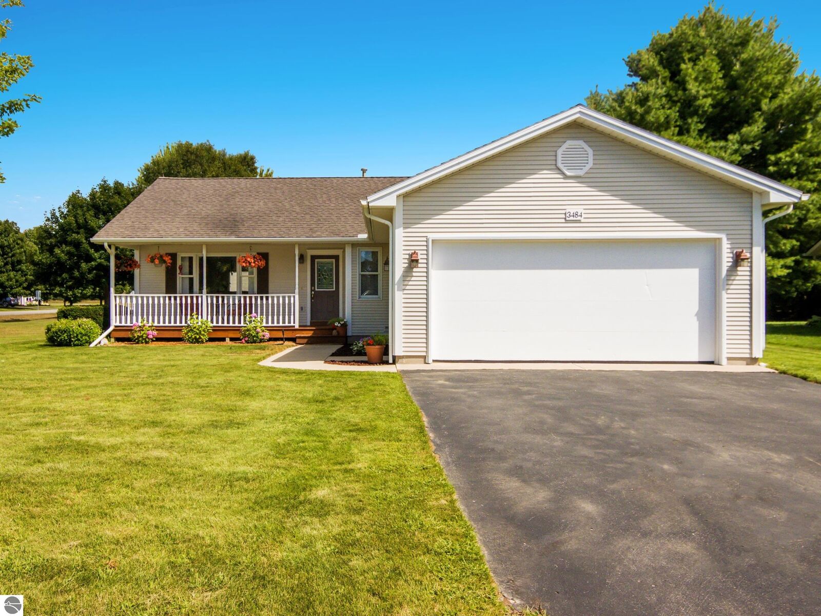 Property Photo:  3484 E Colonial Drive  MI 49685 