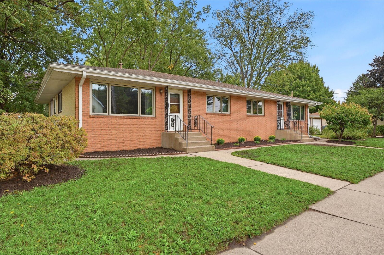 Property Photo:  625-627 Summer Street NE  MN 55413 