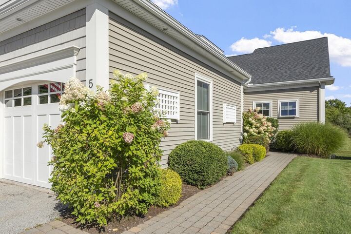 Property Photo:  5 Lydia's Way 5  MA 01532 
