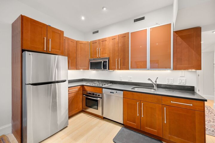 Property Photo: 28 Isabella St 28 MA 02116