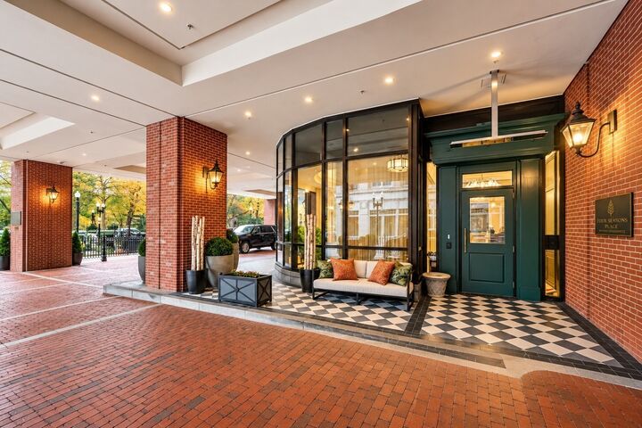 Property Photo: 220 Boylston St 1514 MA 02130