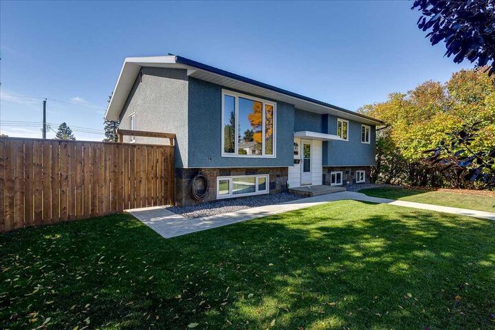 Property Photo:  3906 44 Street  AB T4J 1B3 