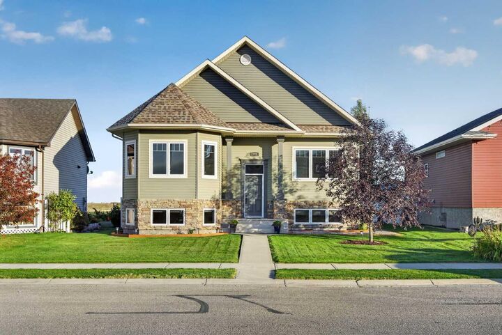 Property Photo:  108 Tamarack Road  AB T0M 2A0 