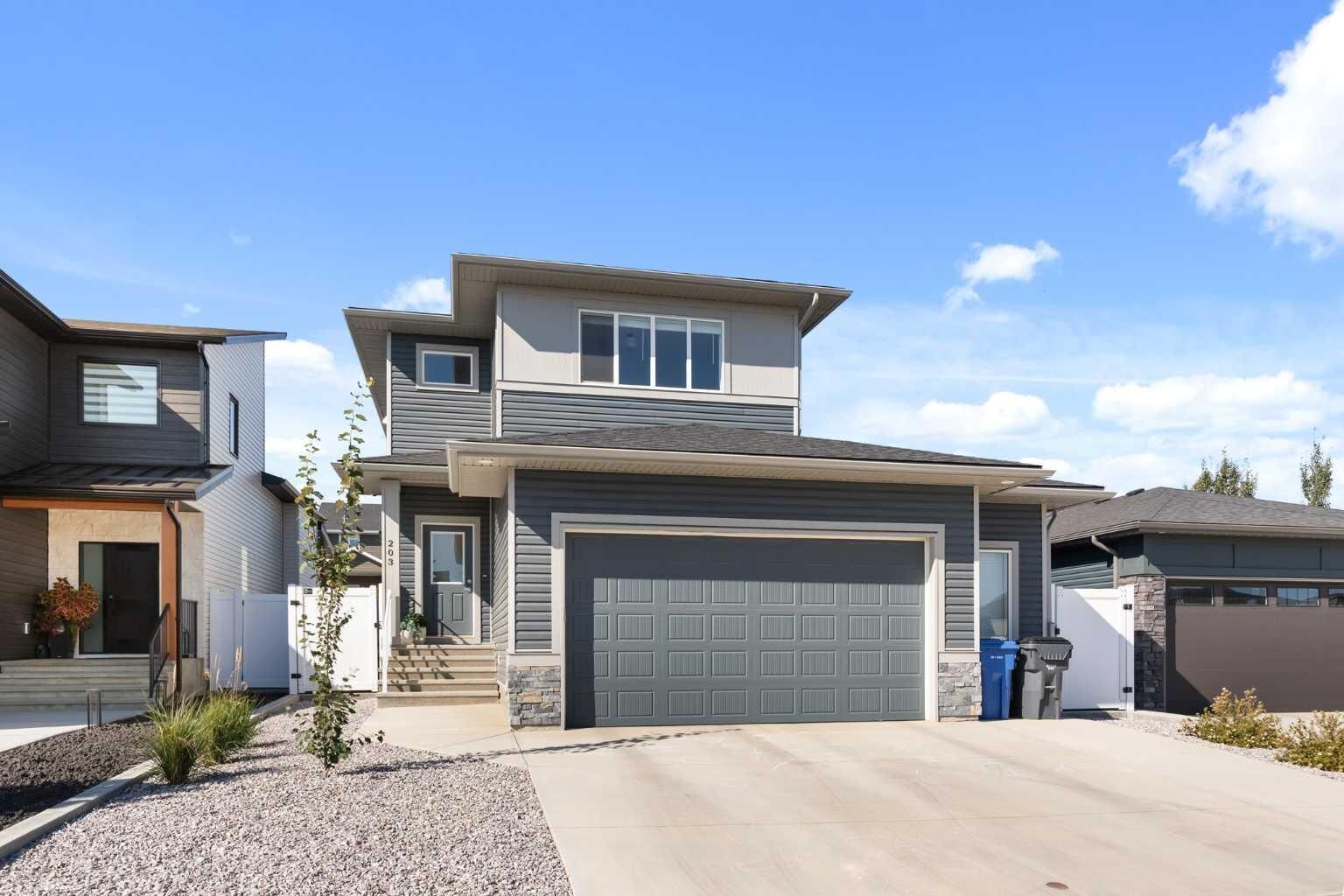 Property Photo:  203 Hamptons Crescent SE  AB T1B 0P4 