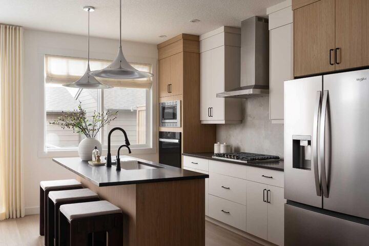 Property Photo:  411 Union Avenue SE  AB T3M 3S2 