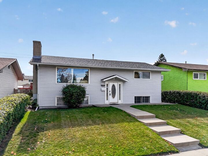 Property Photo:  640 Maidstone Drive NE  AB T2A 4B7 