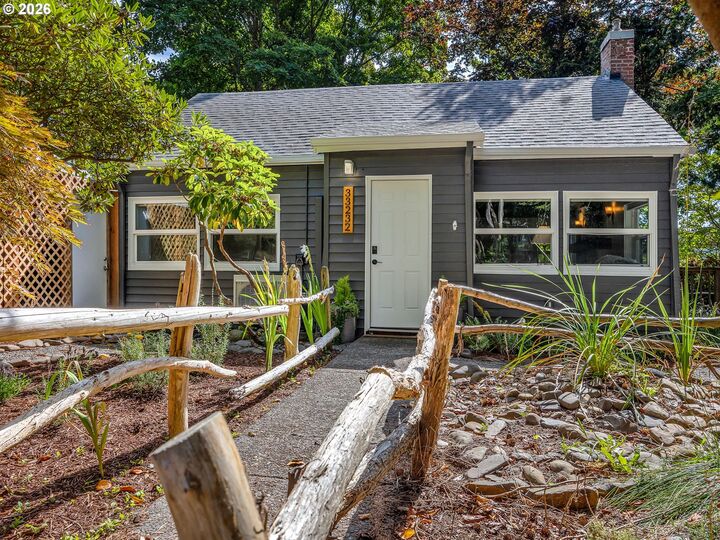 Property Photo: 33232 Biwater Ln OR 97146