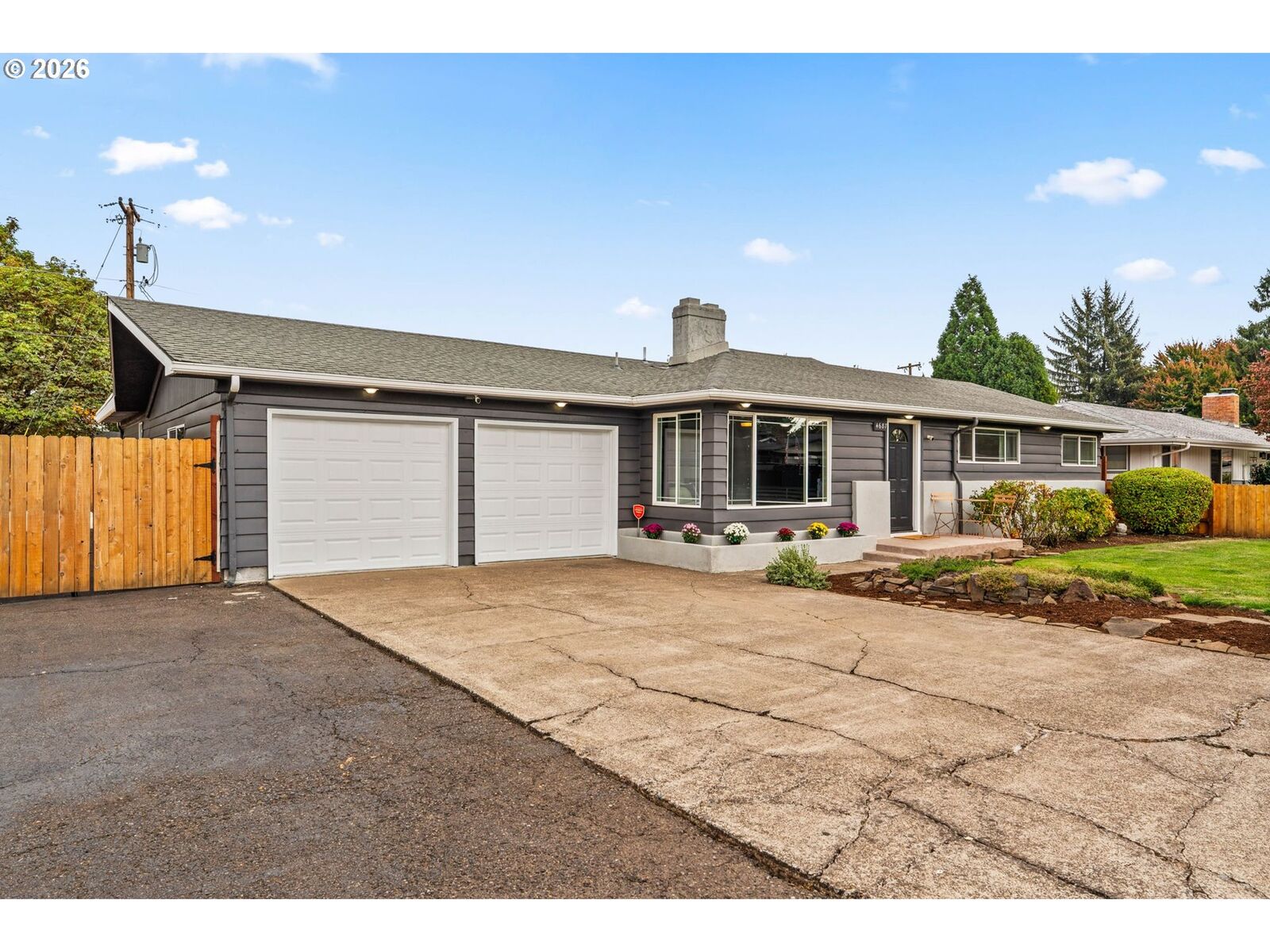 Property Photo: 4687 Leona Ct OR 97402