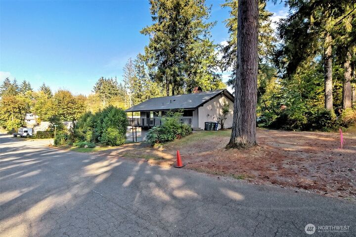 Property Photo:  927  Grant Avenue  WA 98584 