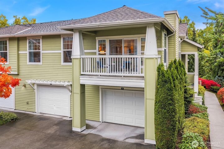 Property Photo: 7709 Fairway Avenue SE 203 WA 98065