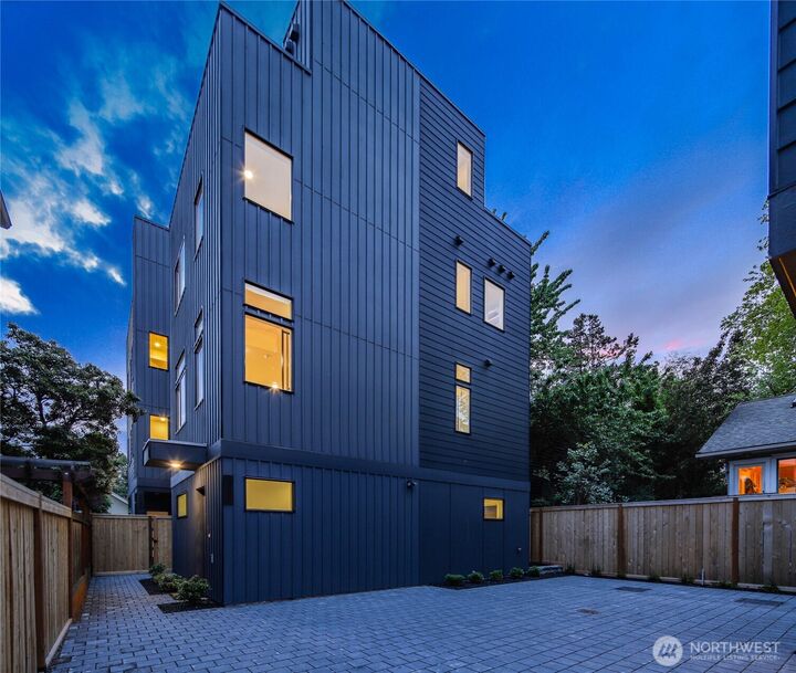 Property Photo:  4529  Corliss Avenue N  WA 98103 