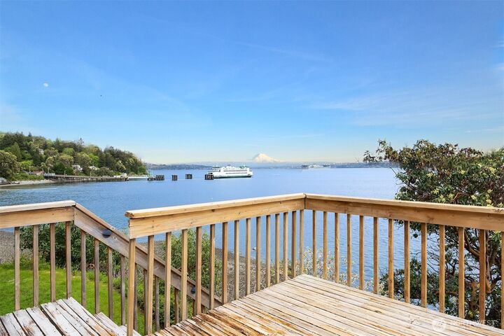 Property Photo: 13725 SW Pohl Road WA 98070