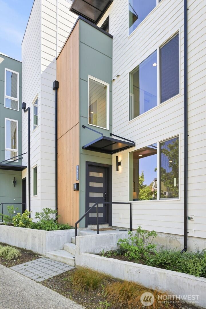 Property Photo: 6406 Fauntleroy Way SW WA 98136