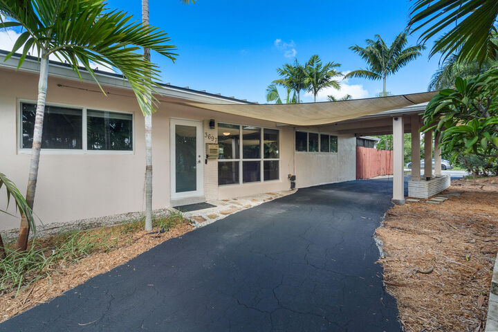 Property Photo:  3697 NE 16th Avenue  FL 33334 