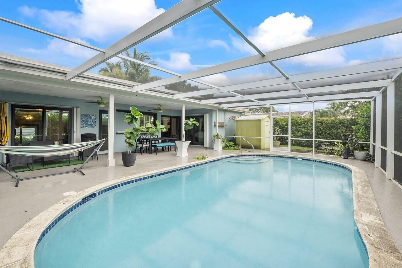 Property Photo: 4450 NW 19th Avenue FL 33309