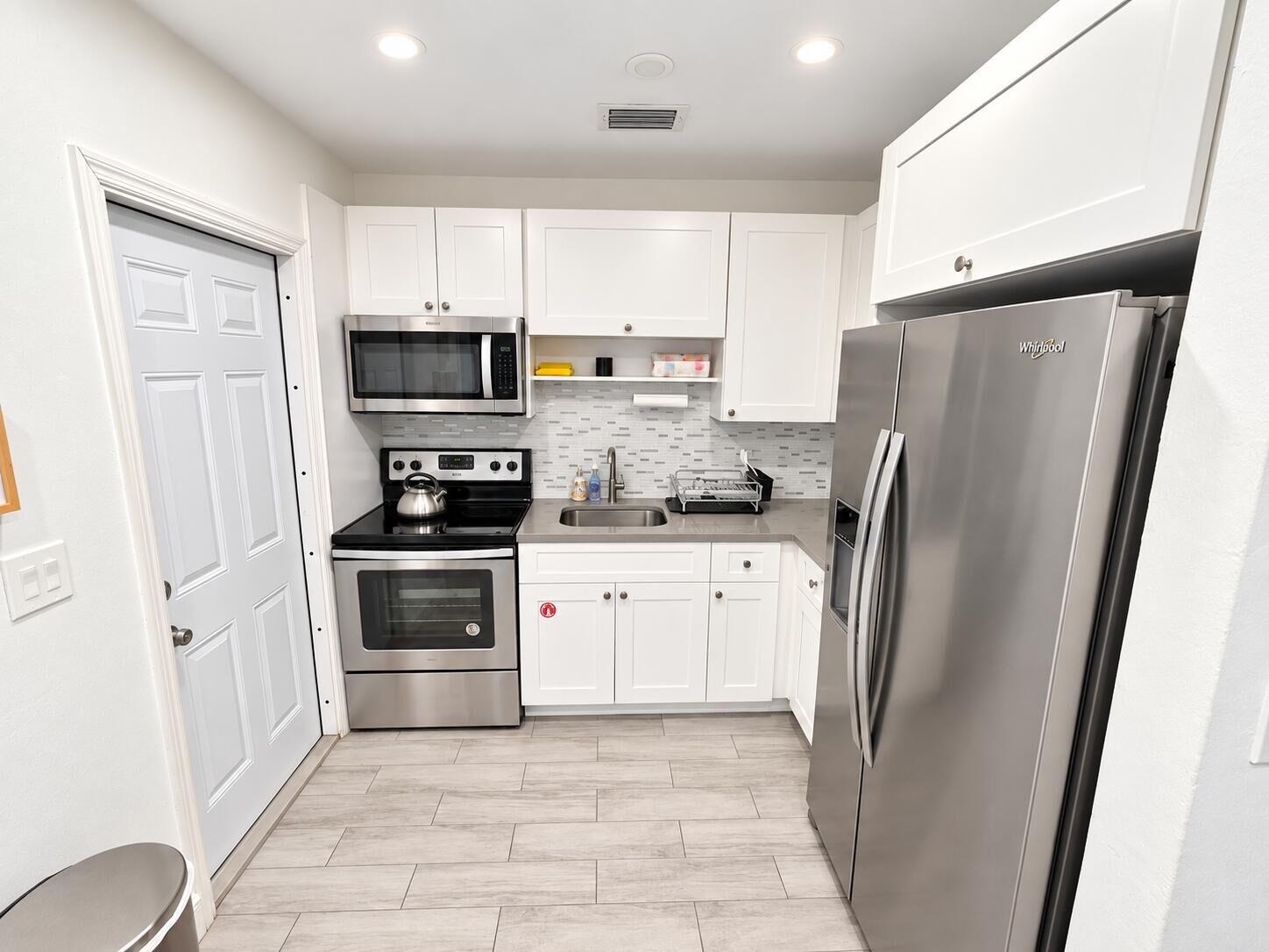Property Photo:  1345 NE 15th Avenue 2  FL 33304 