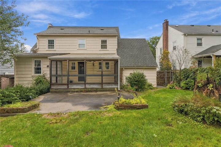Property Photo:  14 Englewood Lane  RI 02888 