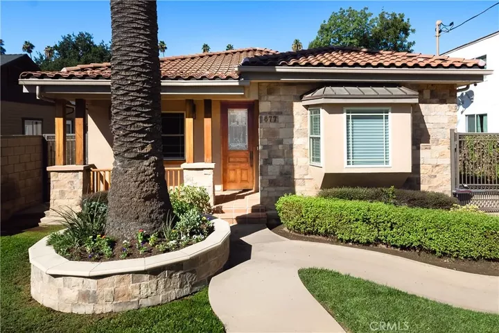 Property Photo:  877 N Oakland  CA 91104 