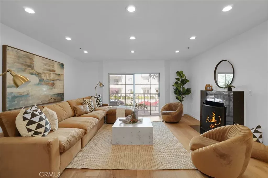 Property Photo:  1871 Greenfield Avenue 102  CA 90025 