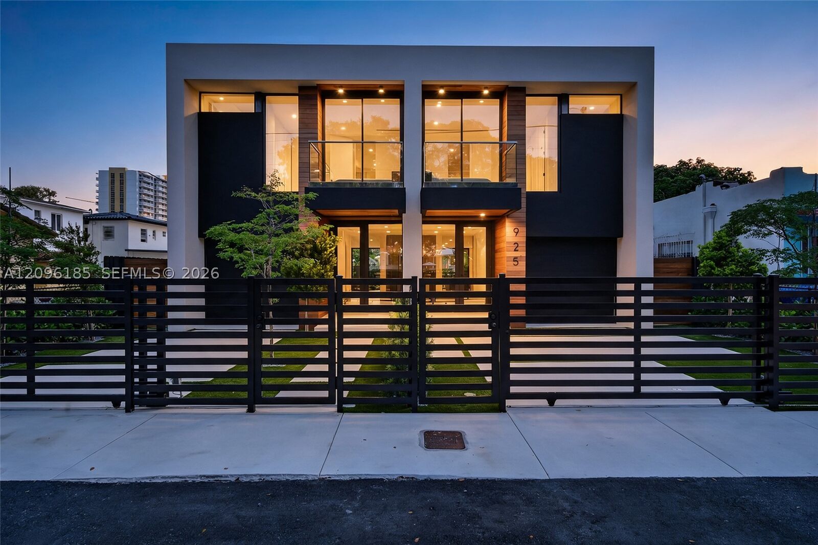 Property Photo:  925 SW 10th Ave  FL 33130 