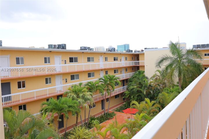 Property Photo: 7815 Camino Real I-414 FL 33143