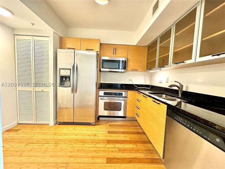Property Photo:  31 SE 5th St 1708  FL 33131 