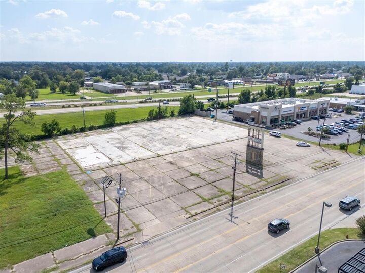 Property Photo: 315 W Prien Lake Road W LA 70601