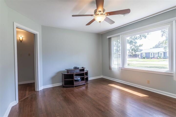 Property Photo: 428 W Claude Street W LA 70605