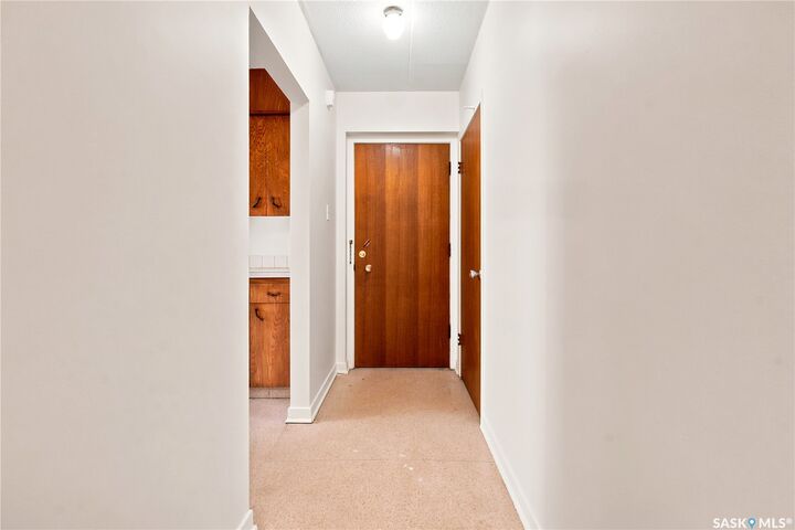 Property Photo:  2620 5th Avenue N 8  SK S4R 5E5 