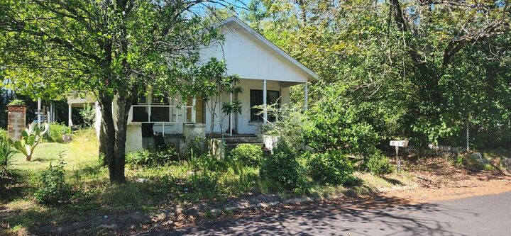 Property Photo:  1009 Linden Street  AL 36303 