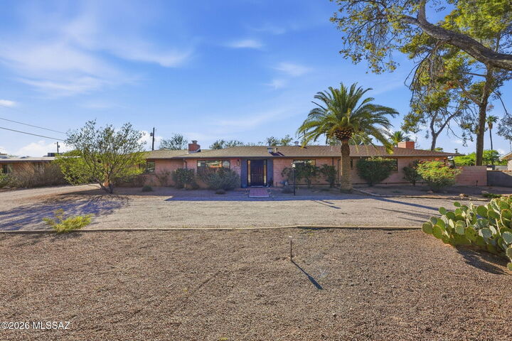 Property Photo:  2621 N Swan Road  AZ 85712 