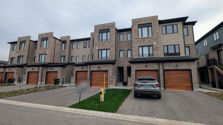 Property Photo:  20 Pumpkin Corner Crescent  ON L9J 0T6 
