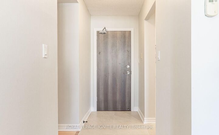 Property Photo:  2542 Argyle Road 1008  ON L5B 2H5 