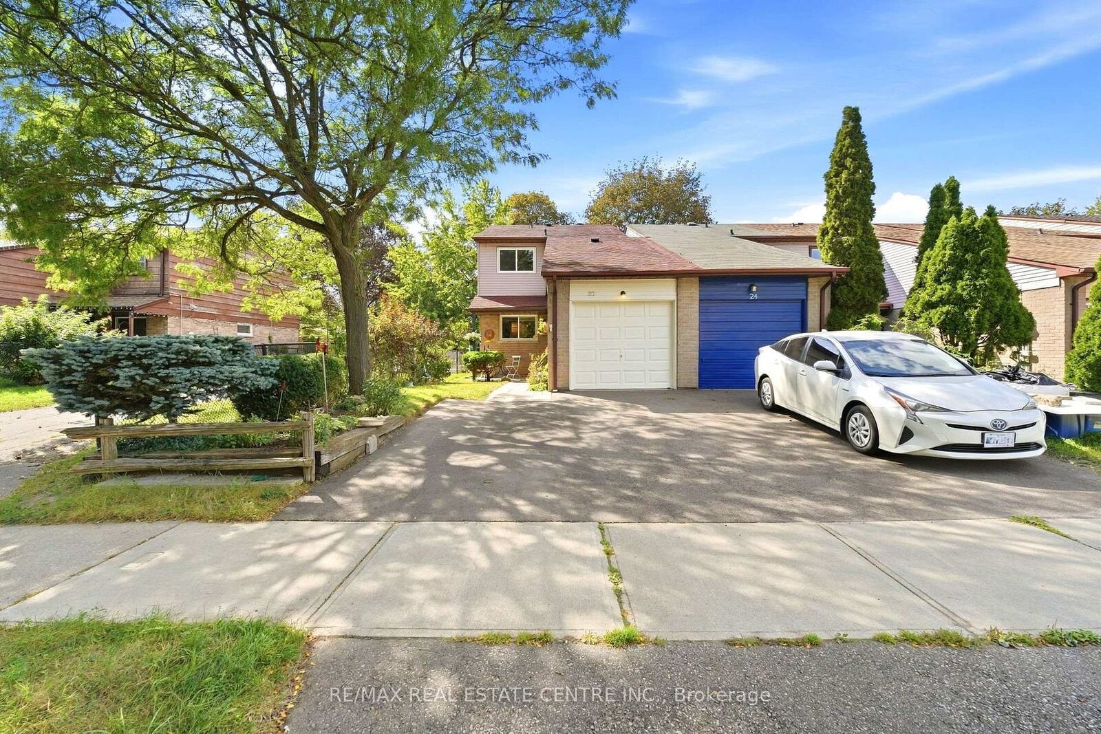 Property Photo:  25 Scottsdale Court  ON L6W 3R8 