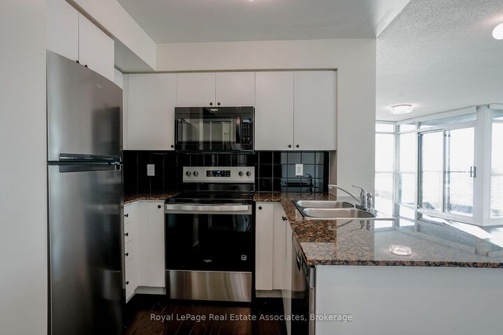 Property Photo:  231 Fort York Boulevard 1904  ON M5V 1B2 