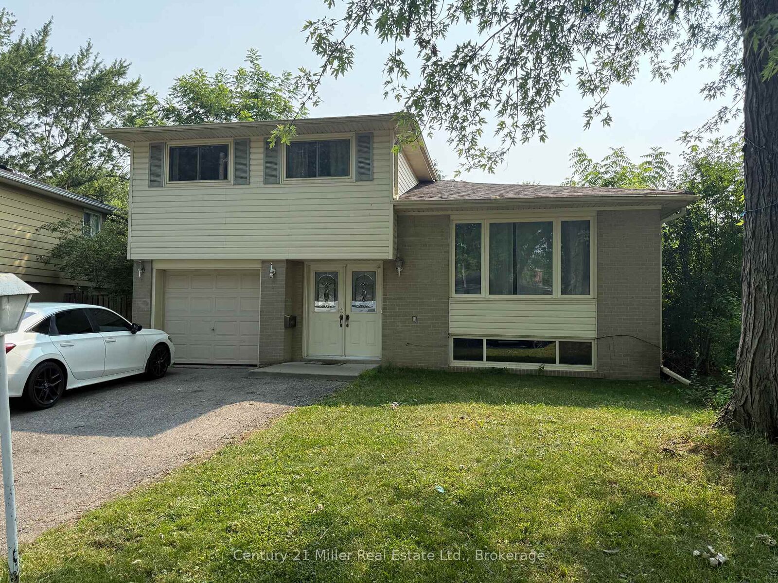 Property Photo: 35 Melville Crescent Upper ON L6W 2S3