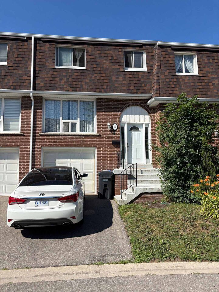 Property Photo:  2380 Bromsgrove Road 4  ON L5J 4E6 