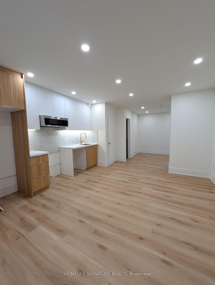 Property Photo:  22 Medina Place Garden Suite  ON L6S 3E8 