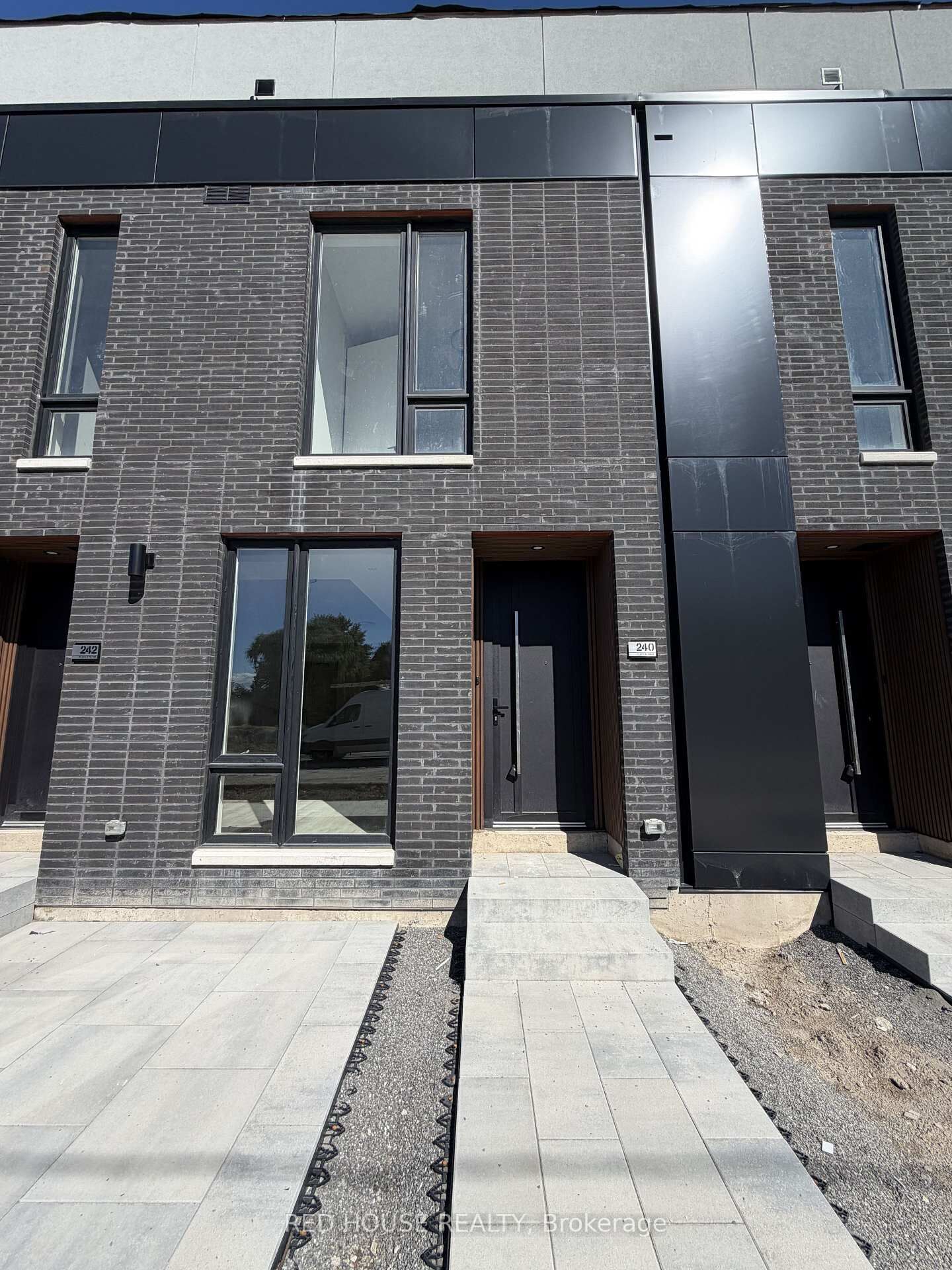 Property Photo:  240 Ellis Avenue  ON L2P 0H2 