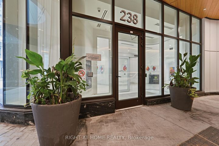 Property Photo:  238 Simcoe Street 803  ON M5T 0E2 