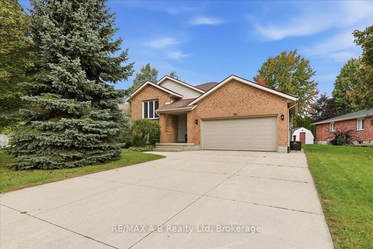 Property Photo:  194 Norwood Court  ON N5A 7S7 