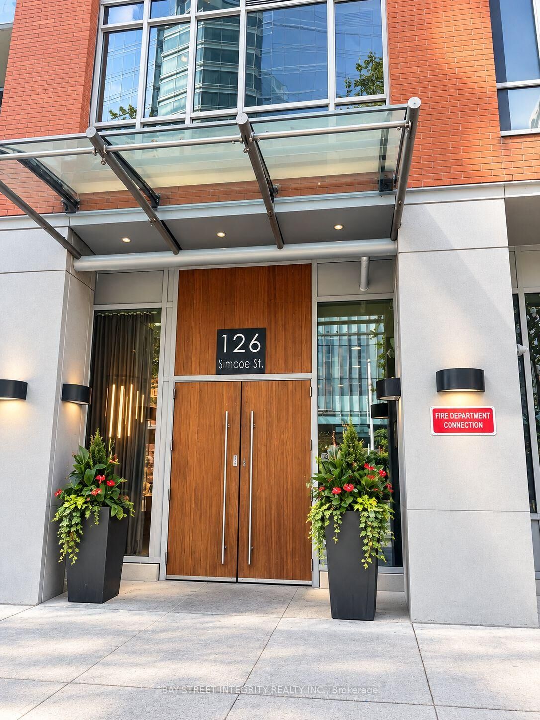 Property Photo:  126 Simcoe Street 1405  ON M5H 4E6 