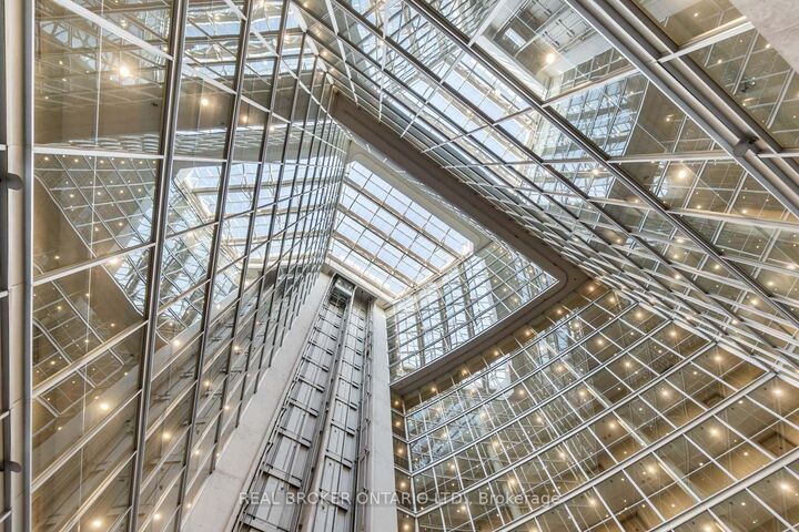 Property Photo:  650 Queens Quay W 915  ON M5V 3N2 
