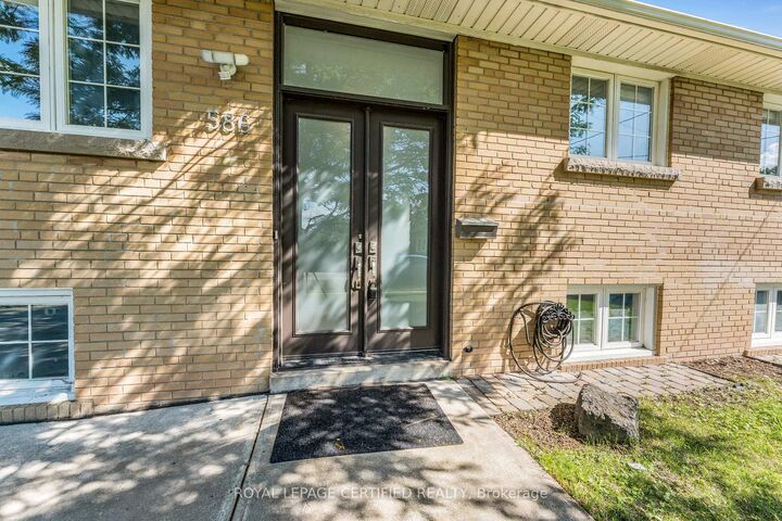 Property Photo:  586 Pinegrove Road Main  ON L6K 2C6 