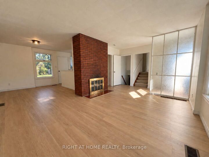 Property Photo:  223 Ellendale Drive  ON M1P 1P5 