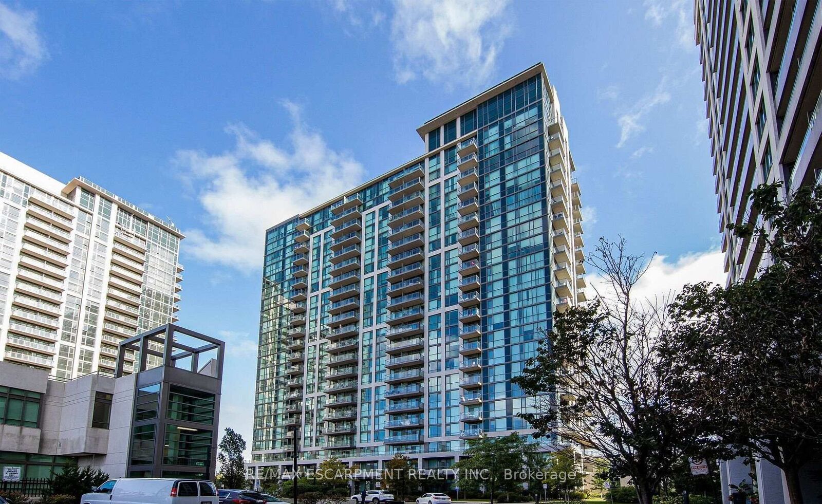 Property Photo:  339 Rathburn Road W 1005  ON L5B 0K6 