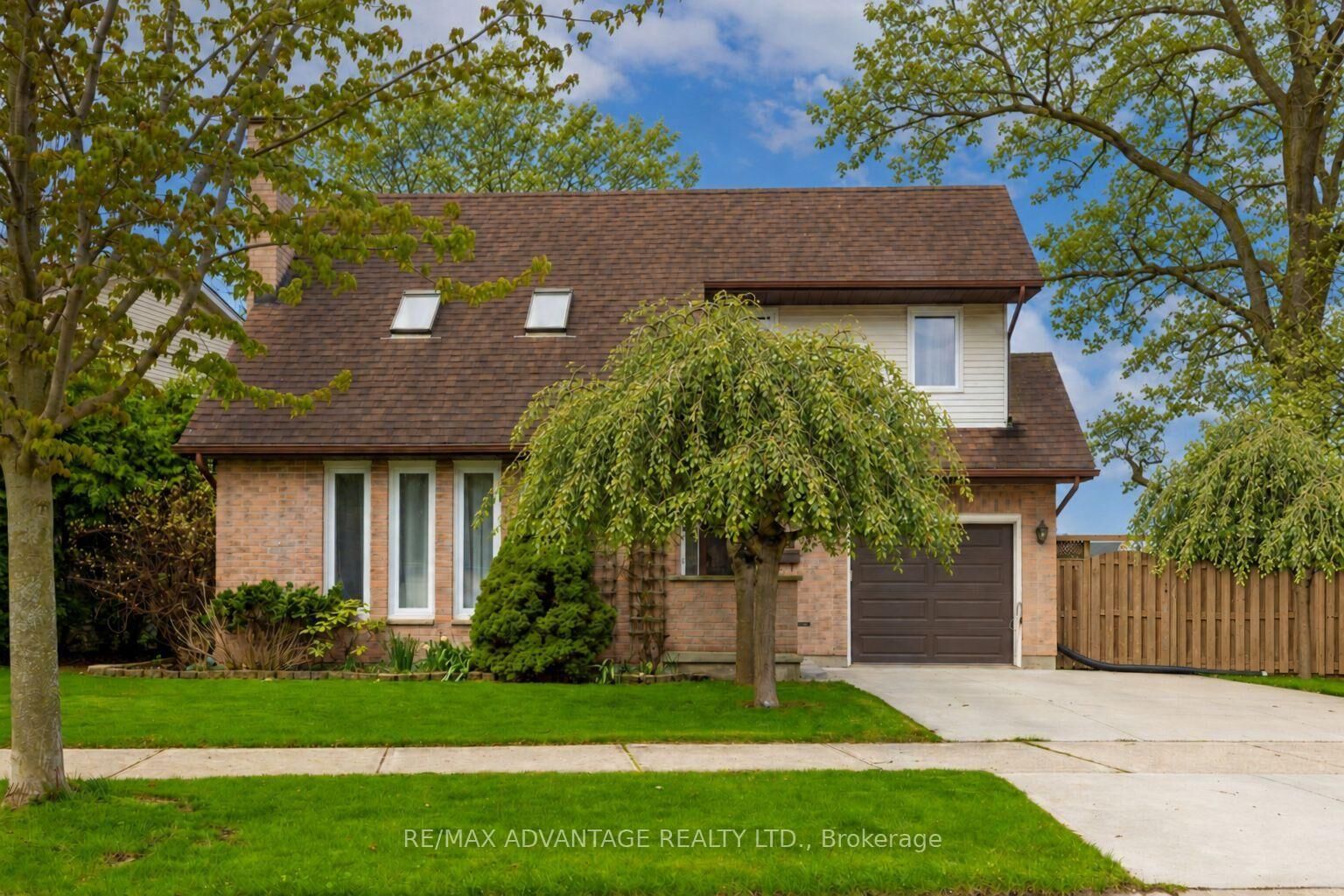 Property Photo:  122 Barrydale Crescent  ON N6G 2X6 