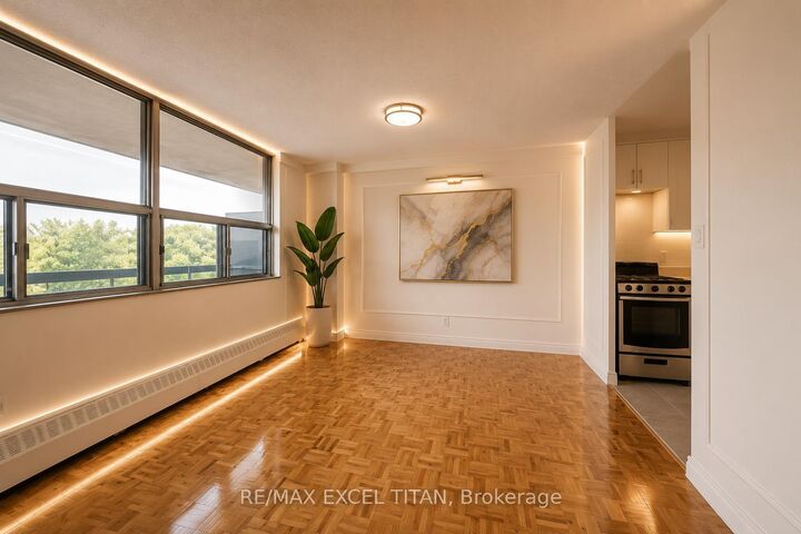 Property Photo:  5 Glamorgan Avenue 607  ON M1P 4P1 