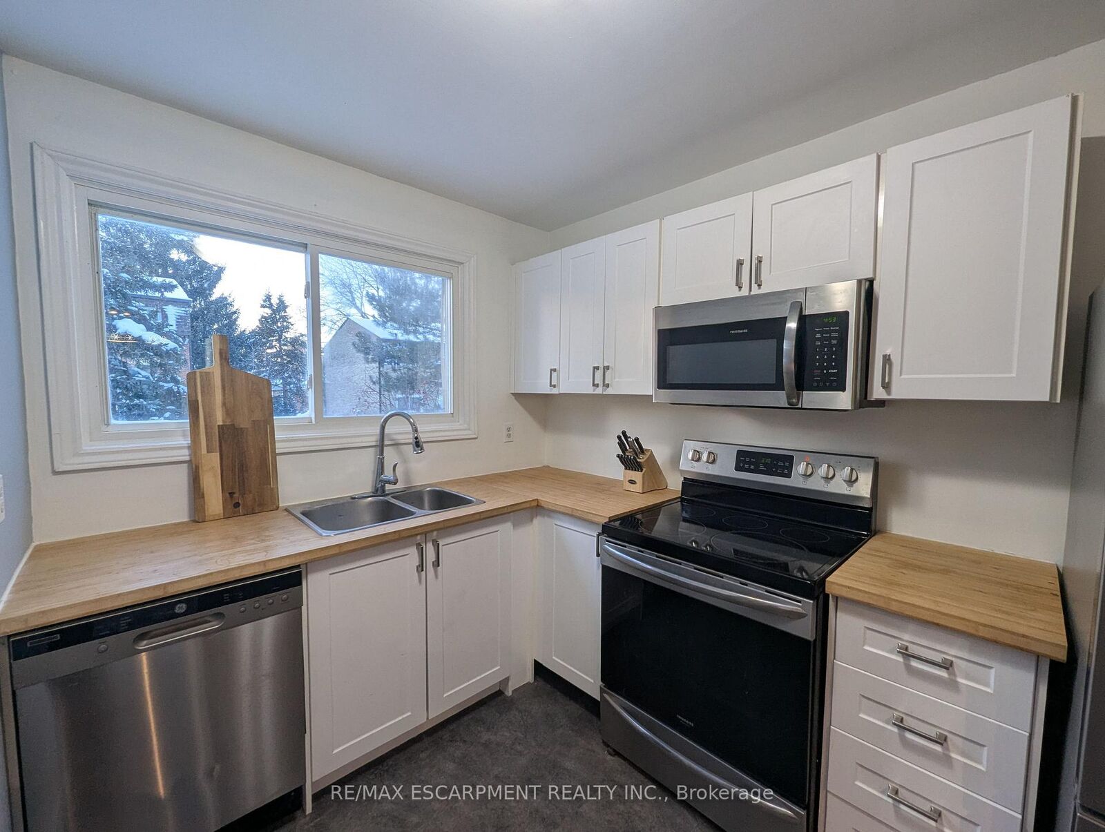 Property Photo:  1440 Garth Street 32  ON L9B 1R6 