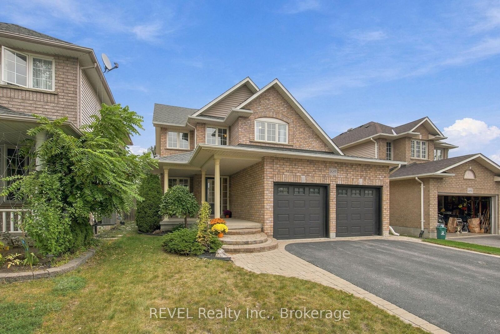 Property Photo: 2097 Stornoway Street ON L1L 1C3